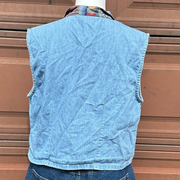 Embroidered Light Wash Denim Vest with Southwestern Collar - Picture 5 of 6